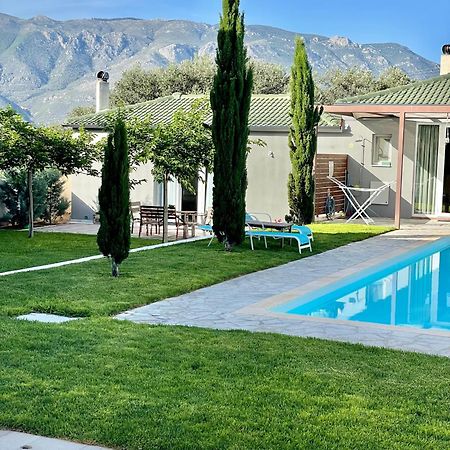 Pool Guesthouse Corinth Bagian luar foto