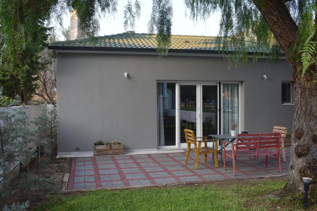 Pool Guesthouse Corinth Bagian luar foto