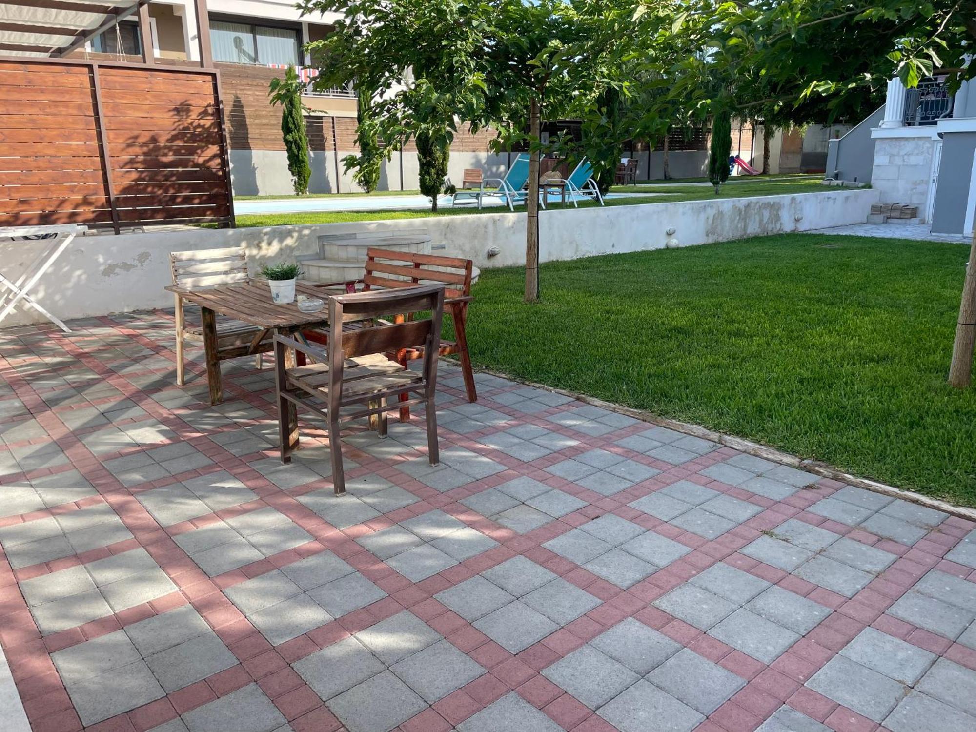 Pool Guesthouse Corinth Bagian luar foto