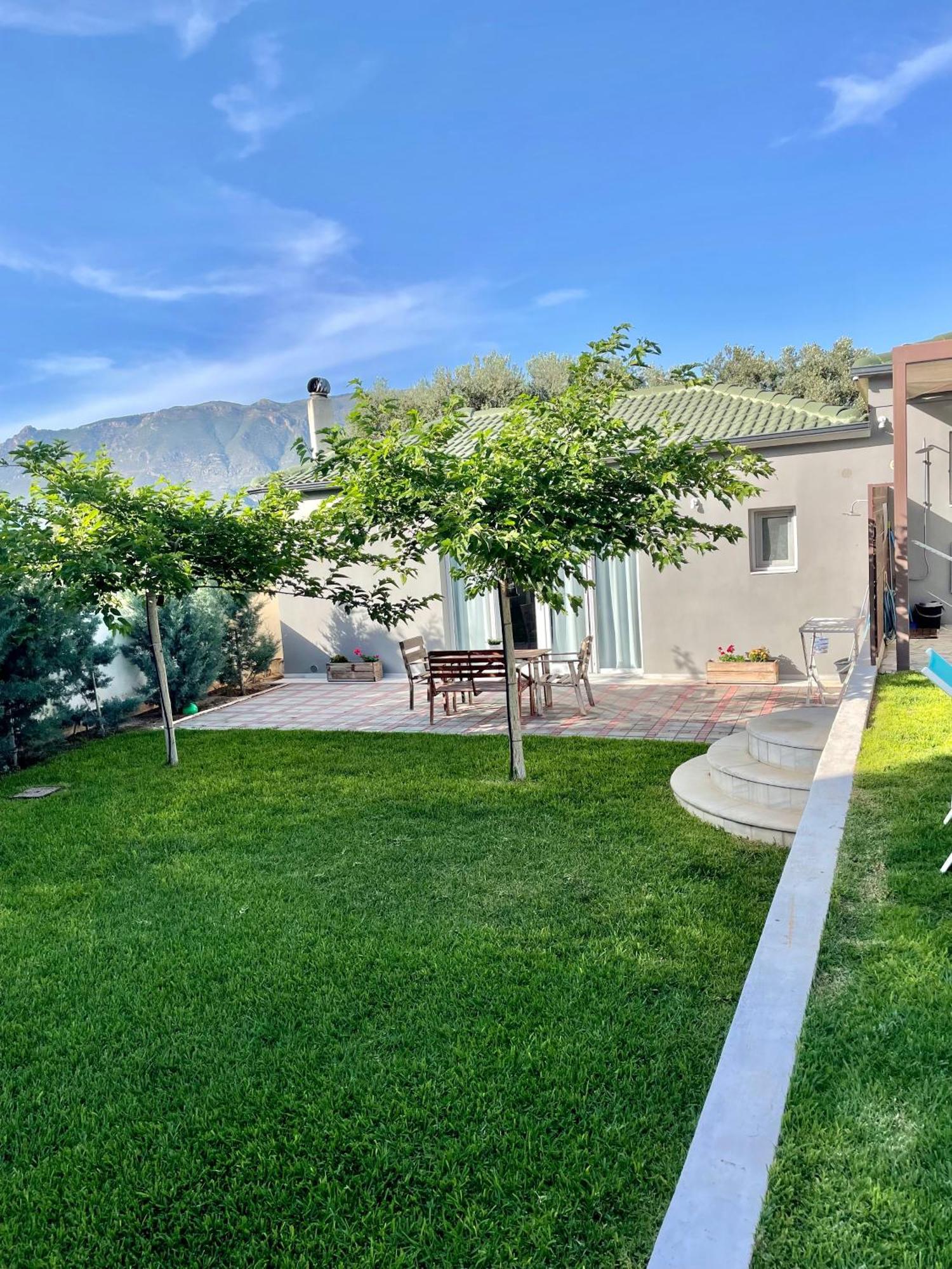 Pool Guesthouse Corinth Bagian luar foto