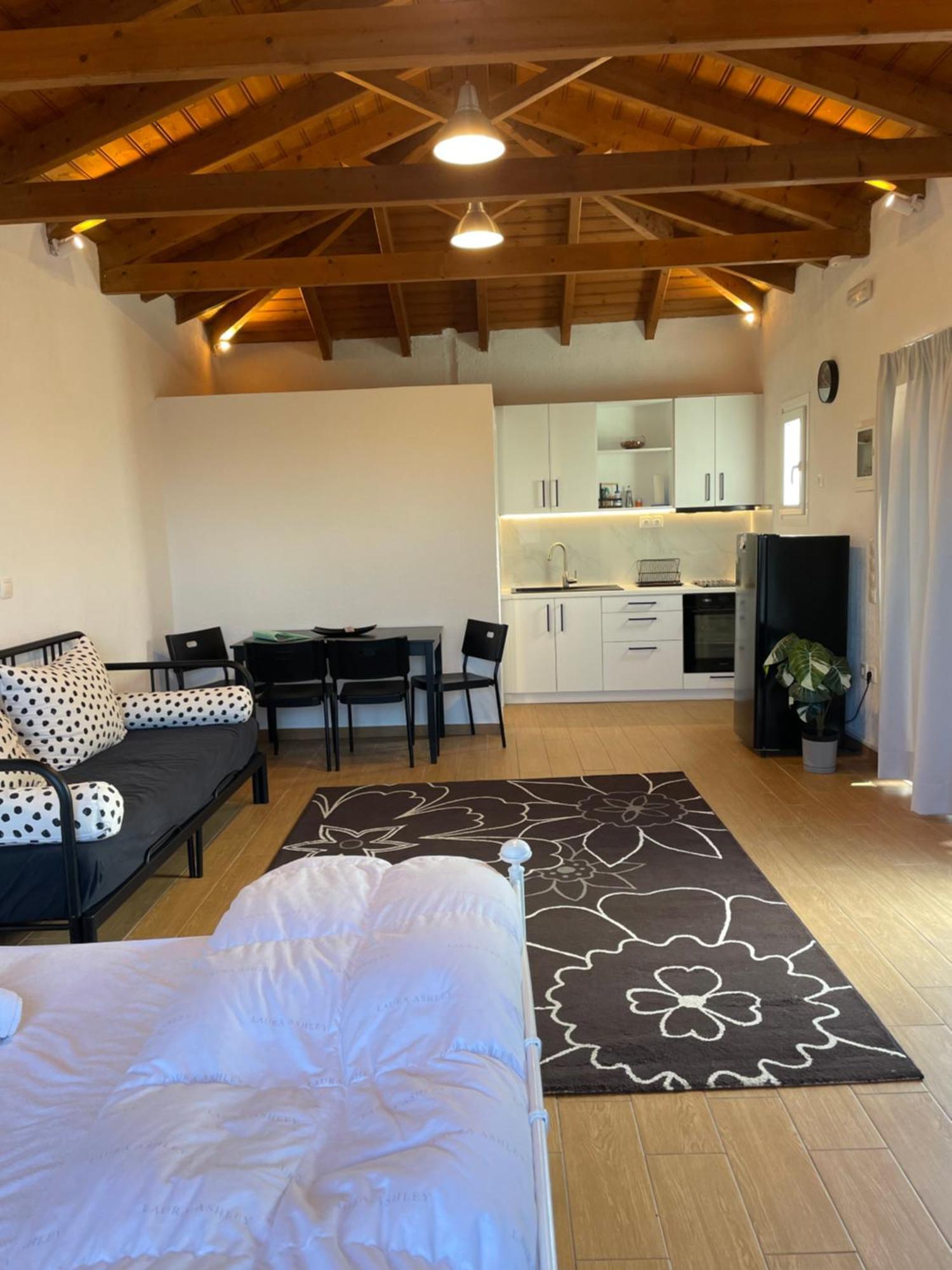 Pool Guesthouse Corinth Bagian luar foto