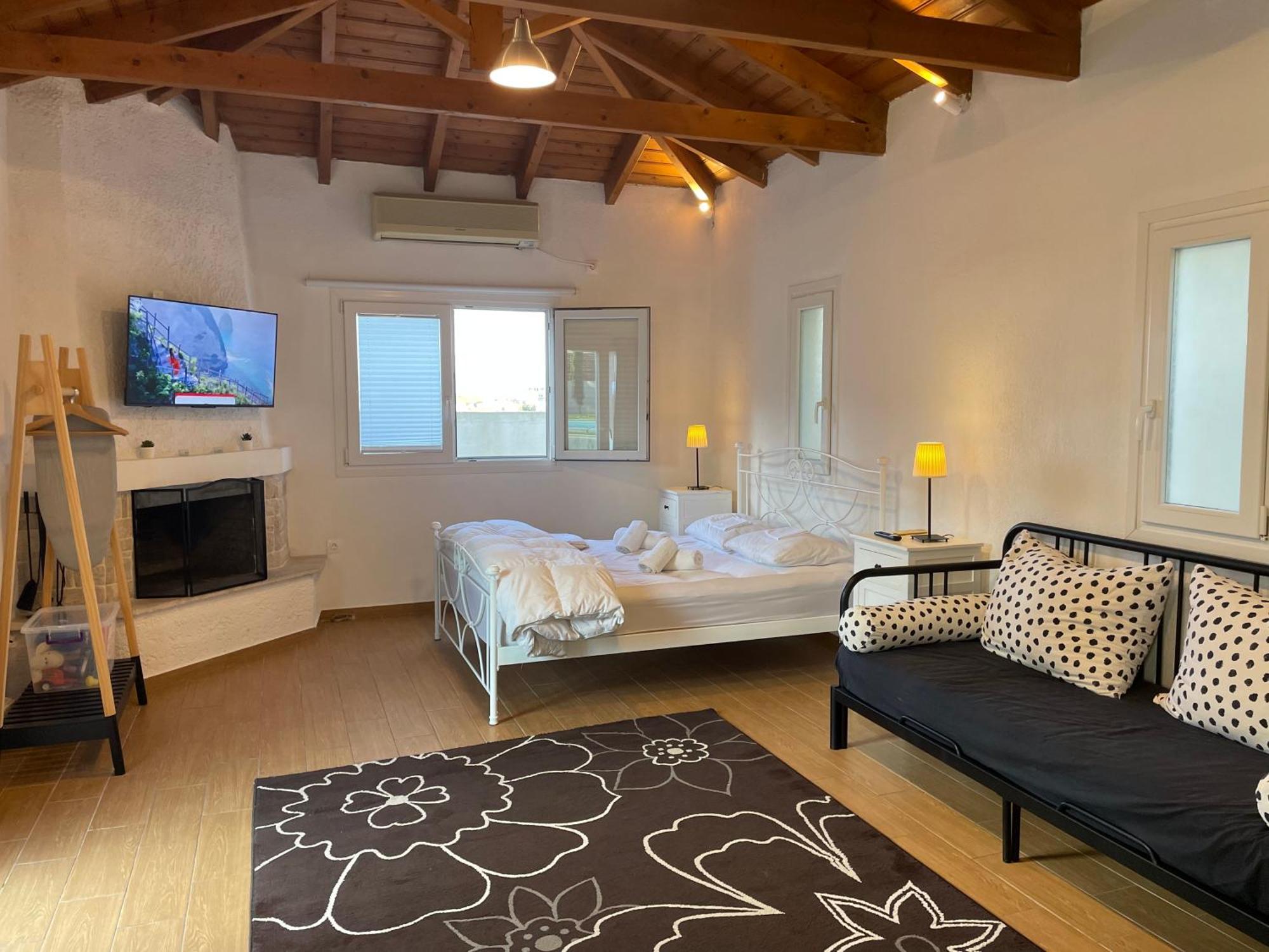 Pool Guesthouse Corinth Bagian luar foto